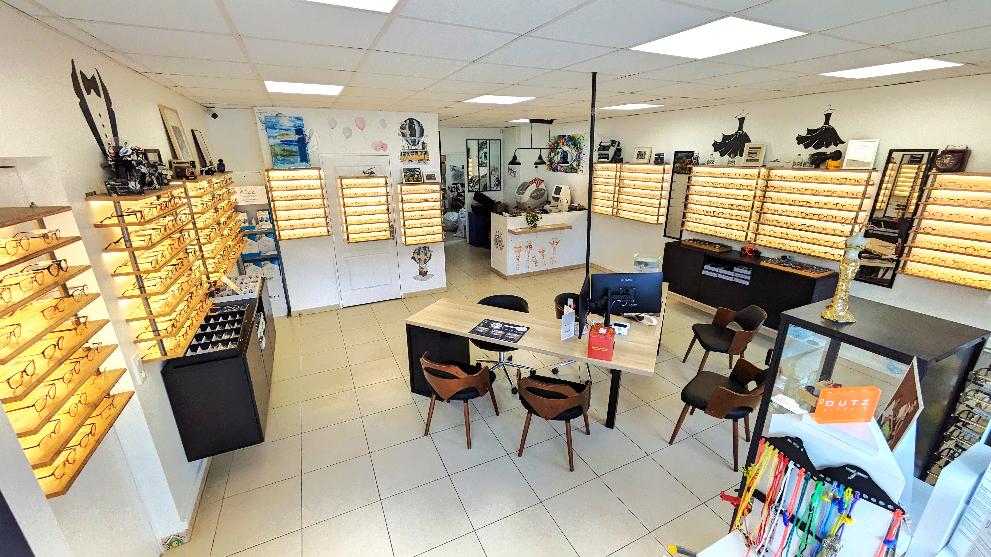 Intérieur du magasin Au Plaisir de Voir à Bry-sur-Marne